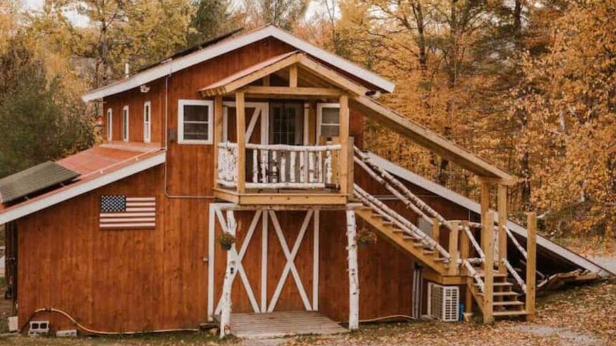 Post Mills House | Central VT Studio- Great For Travel Professionals!