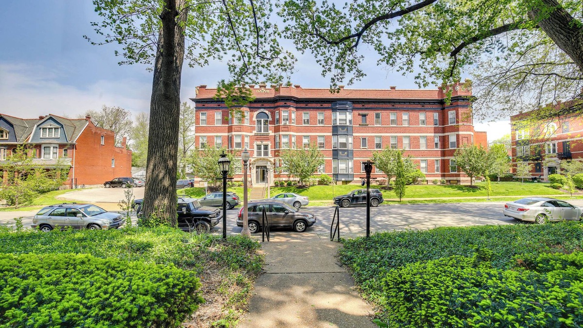 Central West End Apartment | Central West End Condo < 1 Mi to Forest Park!
