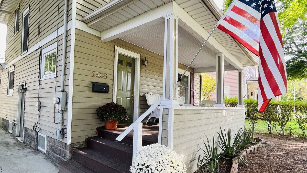 Lansing House | Central, Westside 4BD/2BT home with Huge extra lot. Pet Friendly. Long-term only
