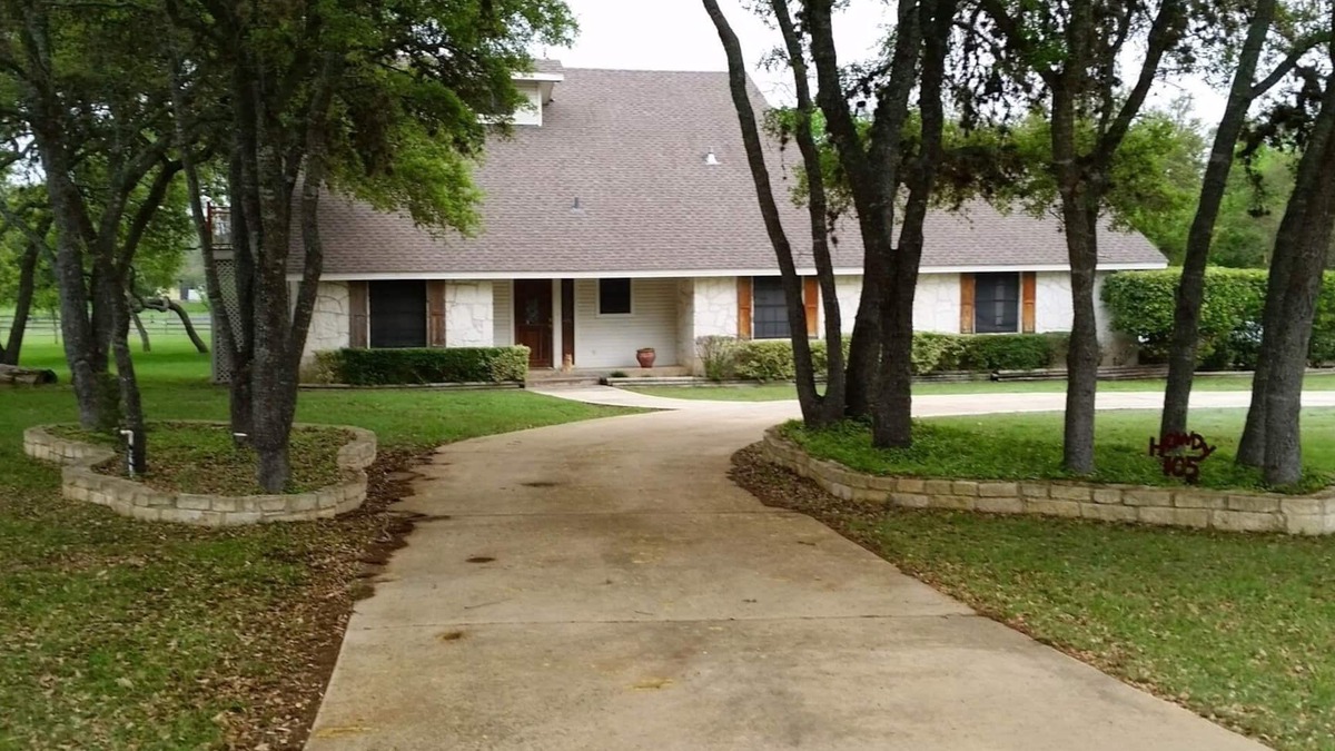 Dripping Springs House | Centrally located in Dripping Springs at the Gateway to the Texas Hill Country