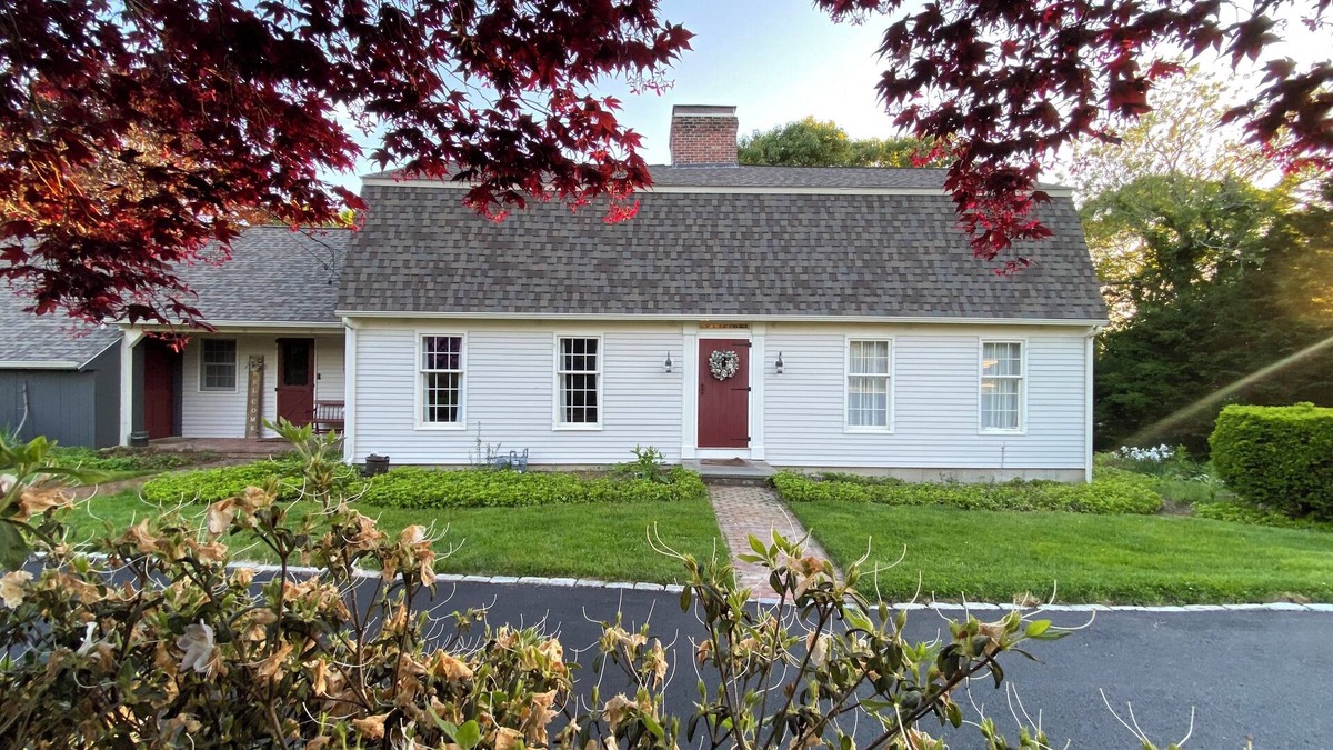 West Barnstable House | Centrally located 2900 sq ft, 5br 2.5 bath, home.