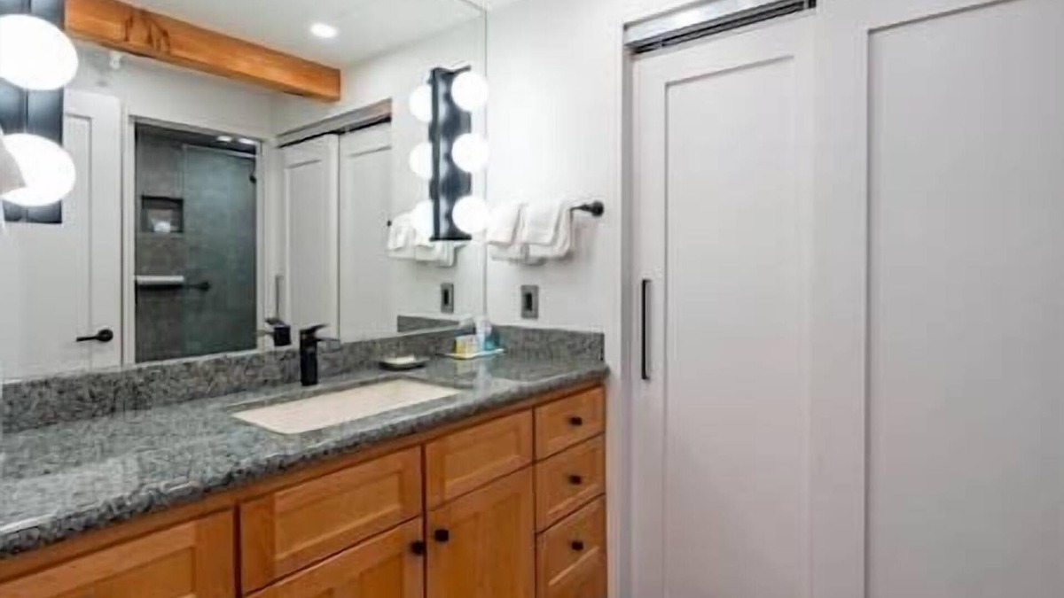 Downtown Hotel | Centrally Located 1 Bedroom By The Little Nell!