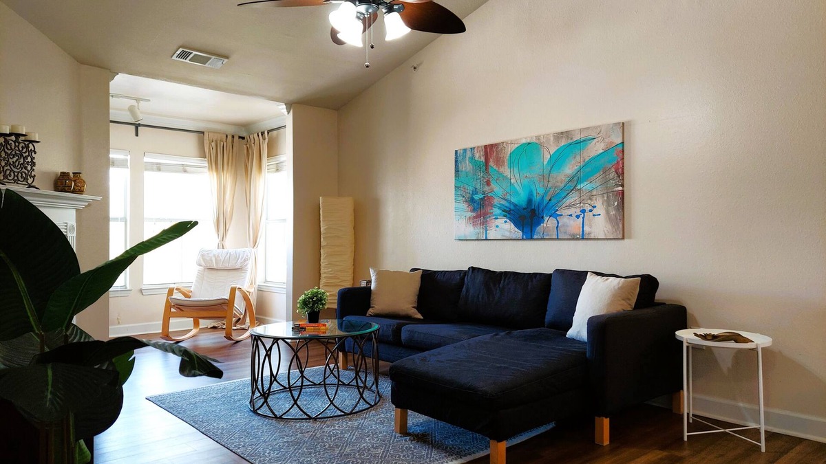 New Tampa Condo | Centrally located 2 Bedroom 1 Bath spacious condo