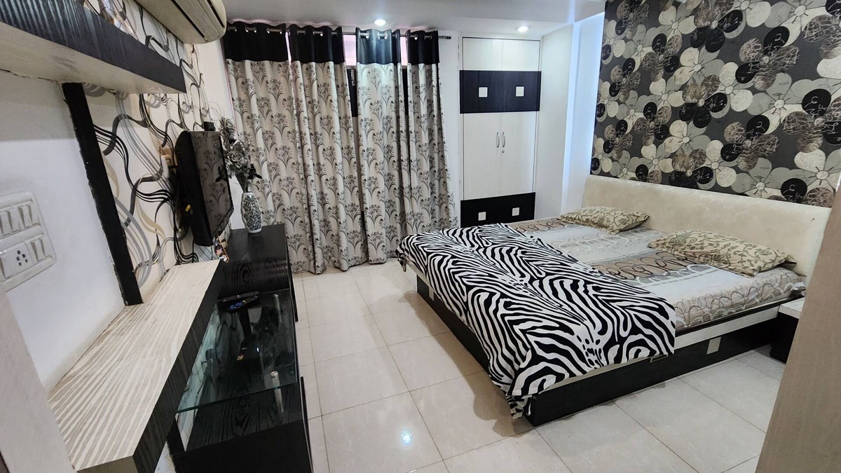 Bani Park Apartment | Centrally located 2 BHK Private flat