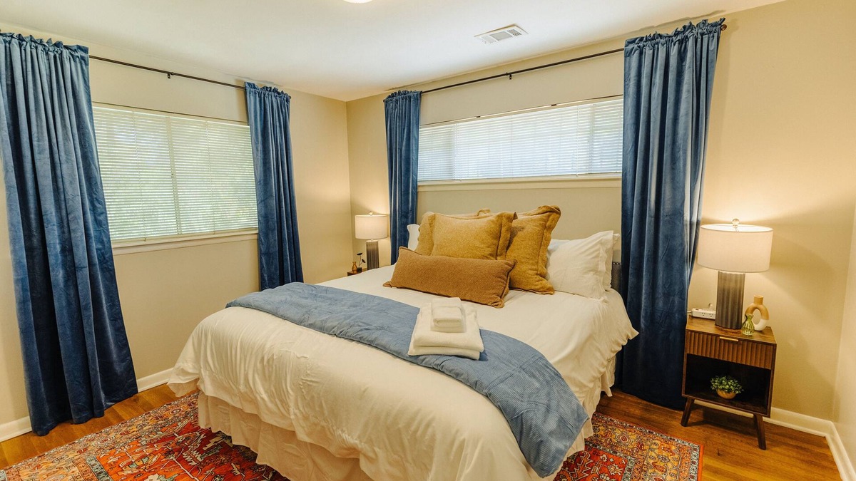 Memphis House | Centrally Located 2 King Bed Midtown Memphis 2362
