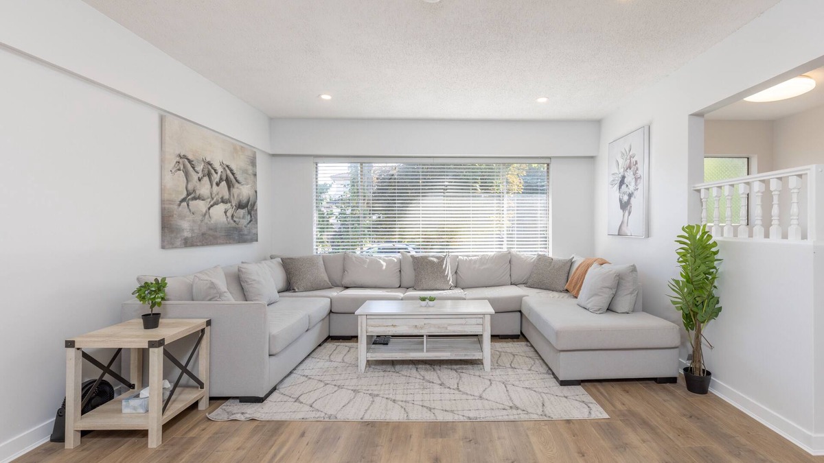 Riley Park House | Centrally located 3 bedroom 2 bathroom close to stores, restaurants and downtown