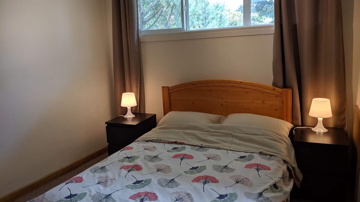 Southwest Calgary House | Centrally located 3 Bedroom Bungalow. Steps from Chinook mall