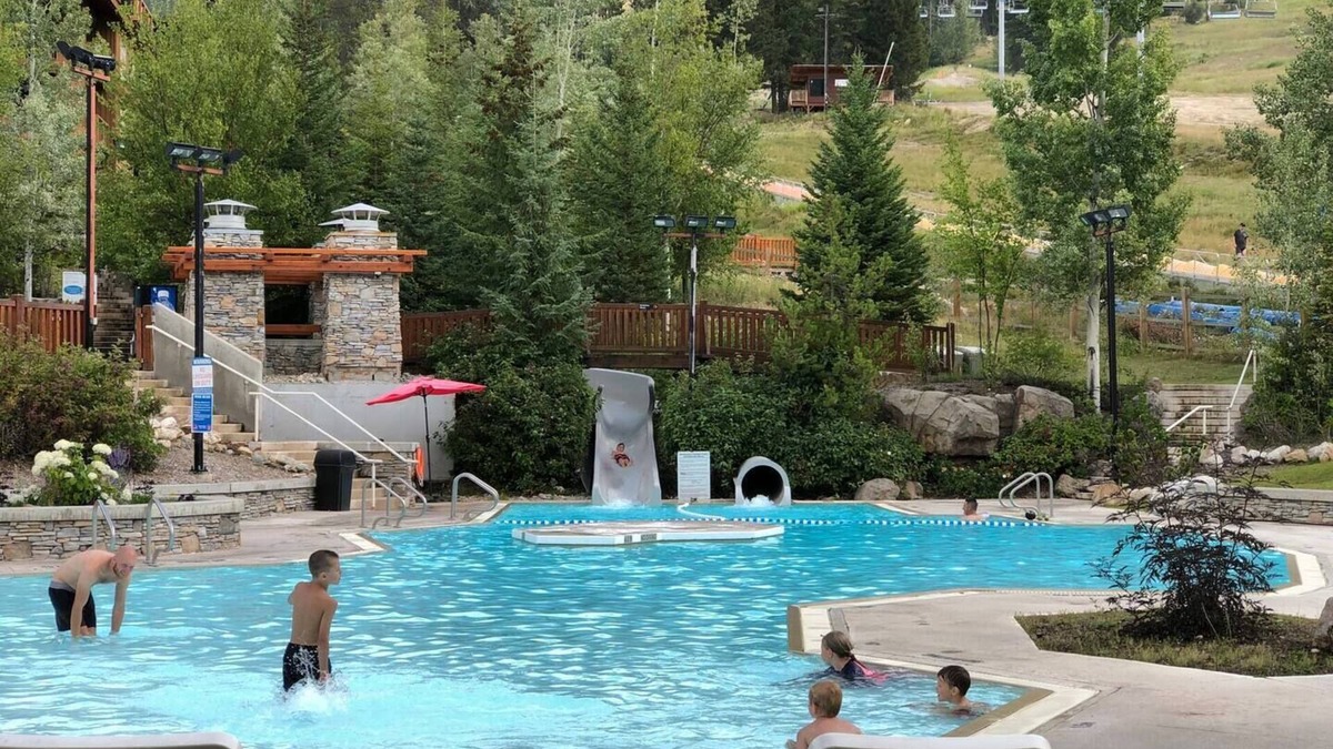 East Kootenay Condo | CENTRALLY Located 3-Br Home | TRUE Ski In/Out | FREE access to Pools & Hot Tubs
