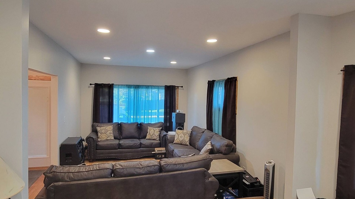 Summit - University House | Centrally located 5 Bedroom, 3 Baths for the whole Group