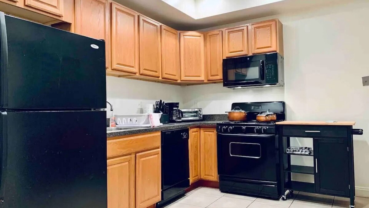Park View House | Centrally Located 5B NW Home-10 Mins walk to metro