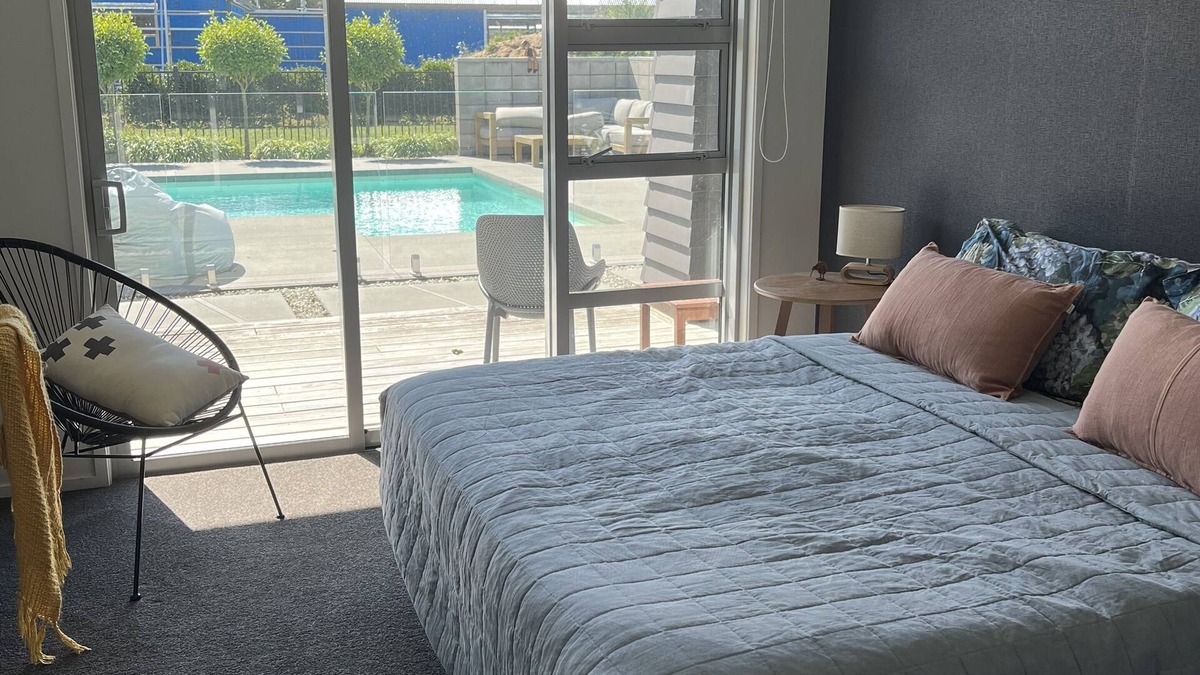 Leamington House | Centrally located accommodation and close to sporting events