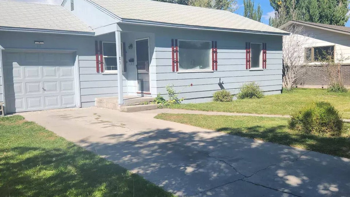 Alamosa House | Centrally located Alamosa house - License No. 1430n