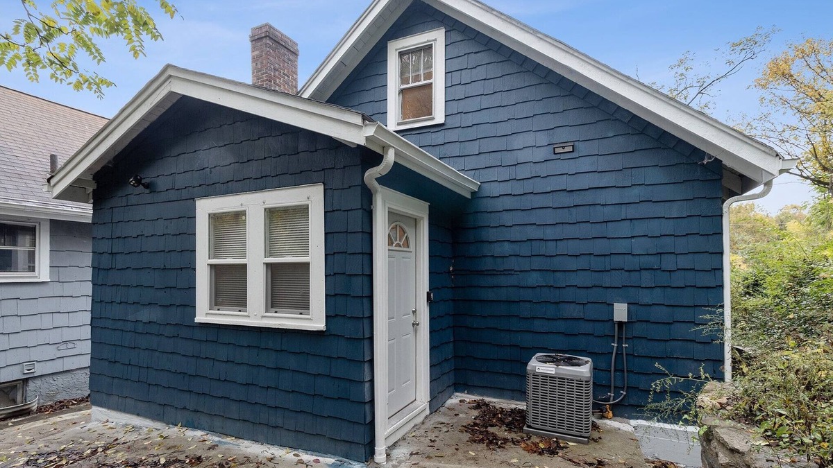 CUF Apartment | Centrally Located Apt Near Uc, Hospital And Zoo! 1 Bedroom Apts by Redawning