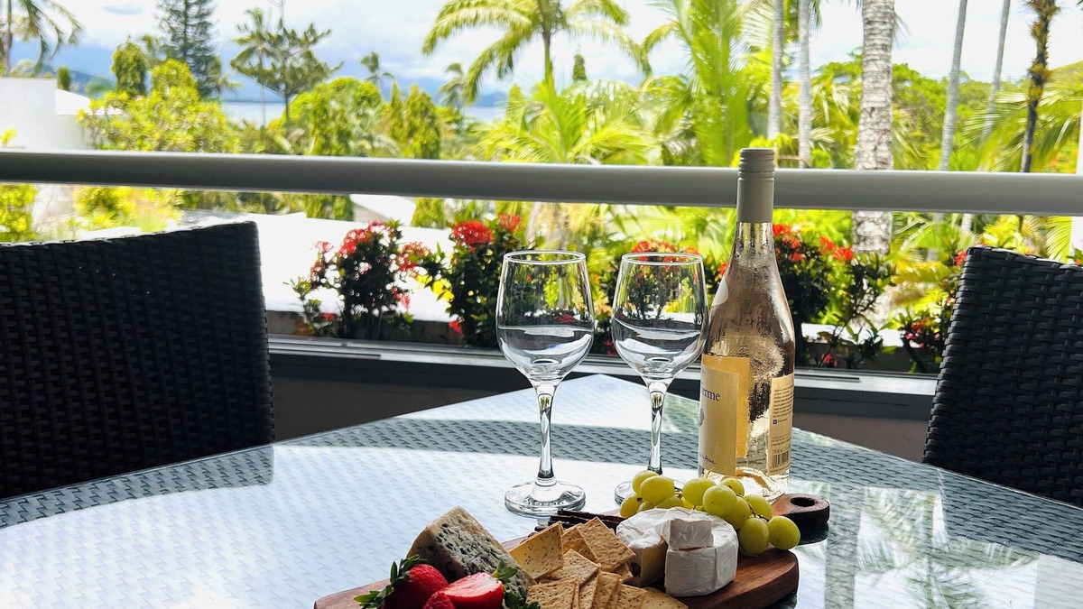 Port Douglas Apartment | Centrally Located Tropical Escape with Sea Views