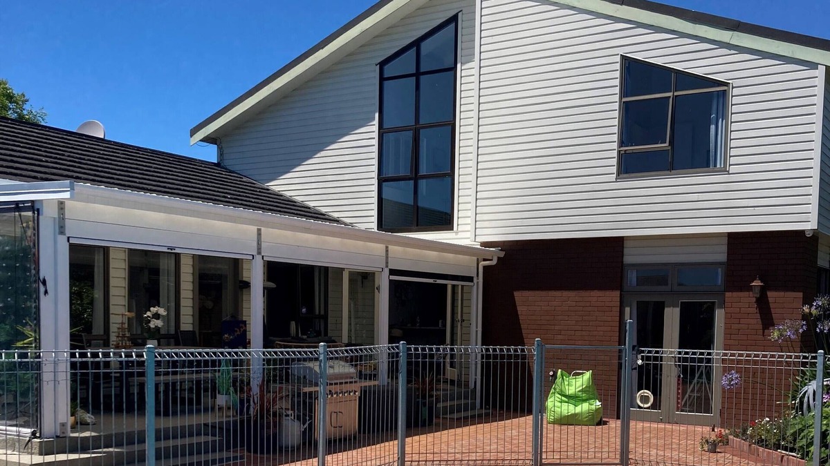 Motueka House | Centrally located Beautiful large 4 bed home, 2 bathrooms, large inground pool