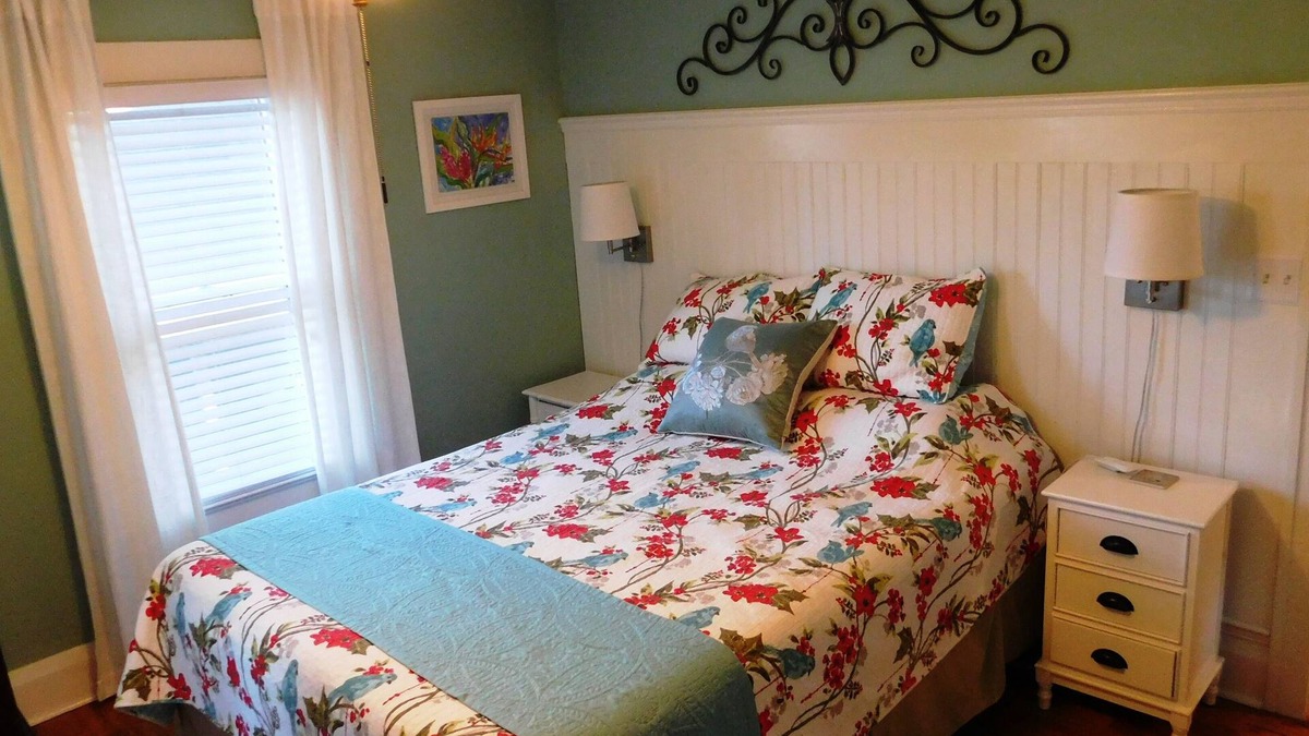 Old Seminole Heights House | Centrally Located; Busch Gardens Ybor Medical USF Sports Conventions Hard Rock