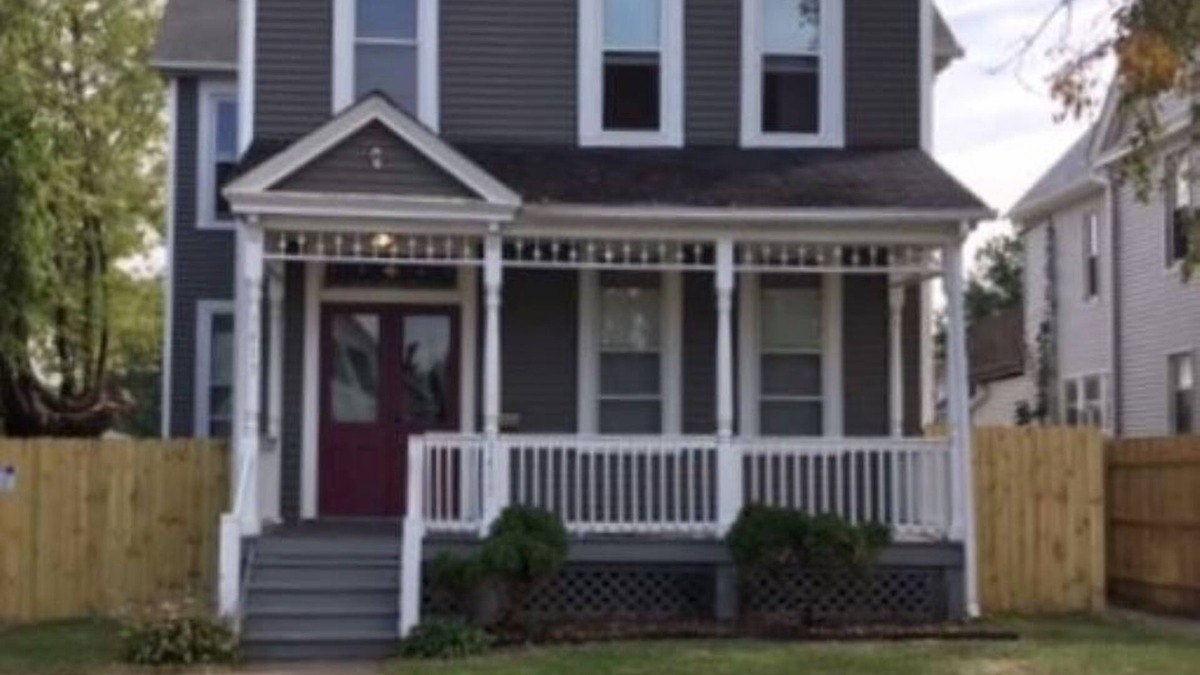 Davenport Apartment | Centrally located, completely remodeled Full Apt unit