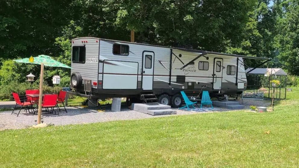 Greene County House | Centrally located Cozy RV- Pet Friendly Bunkhouse