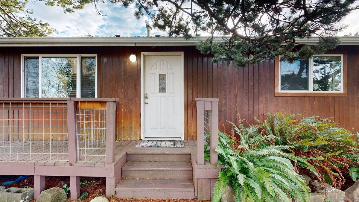 Seaside House | Centrally-located, dog-friendly home w/a deck overlooking a beautiful waterway