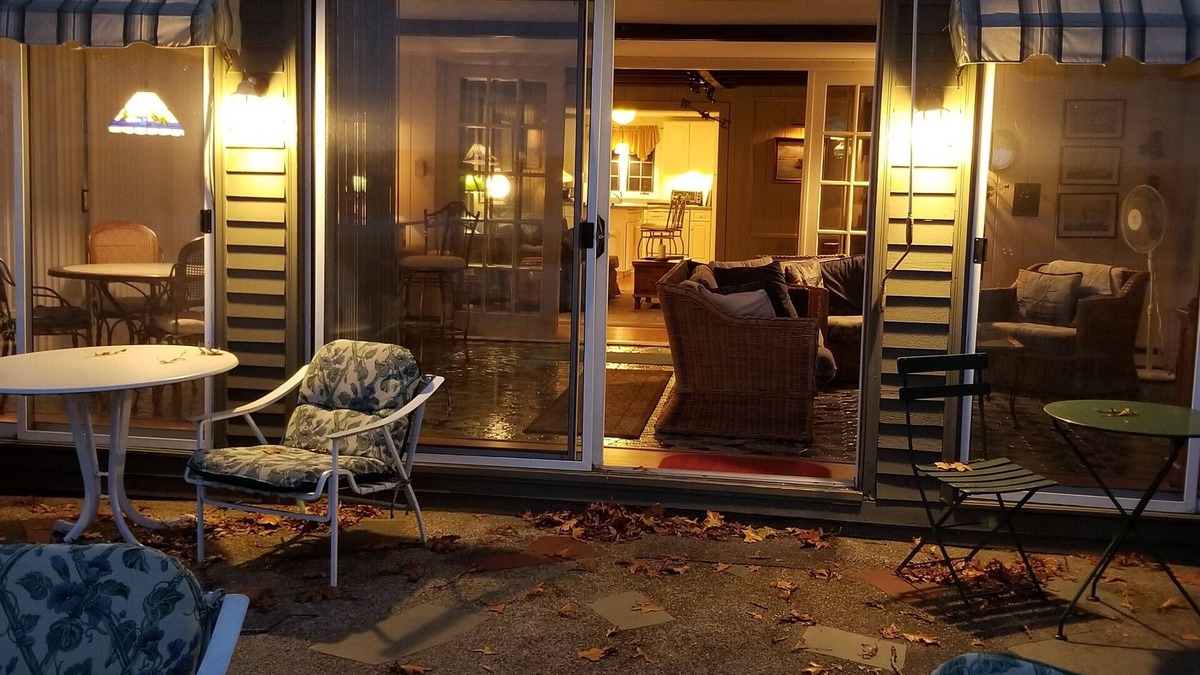 Webster Cottage | Centrally Located, Dog Friendly, Vintage Lake House With Contemporary Amenities.