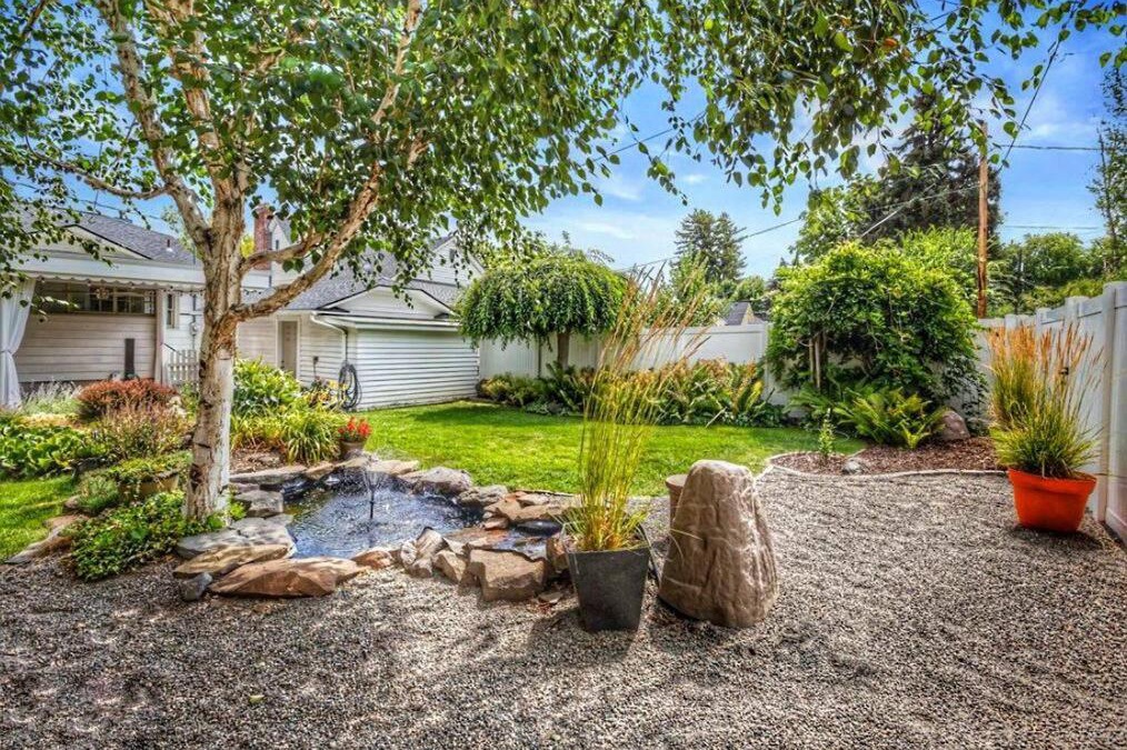 Brownstown House | Centrally located, family and furry friendly fun!
