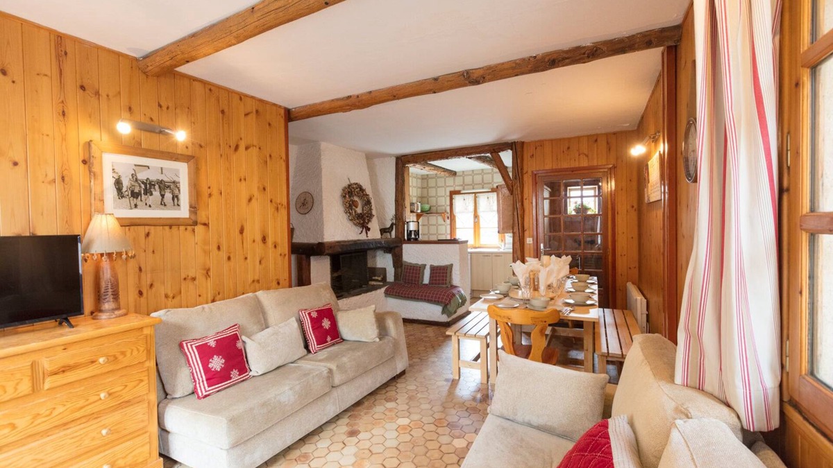 Montgenevre House | Centrally located 4 bedroom townhouse for up to 12 people