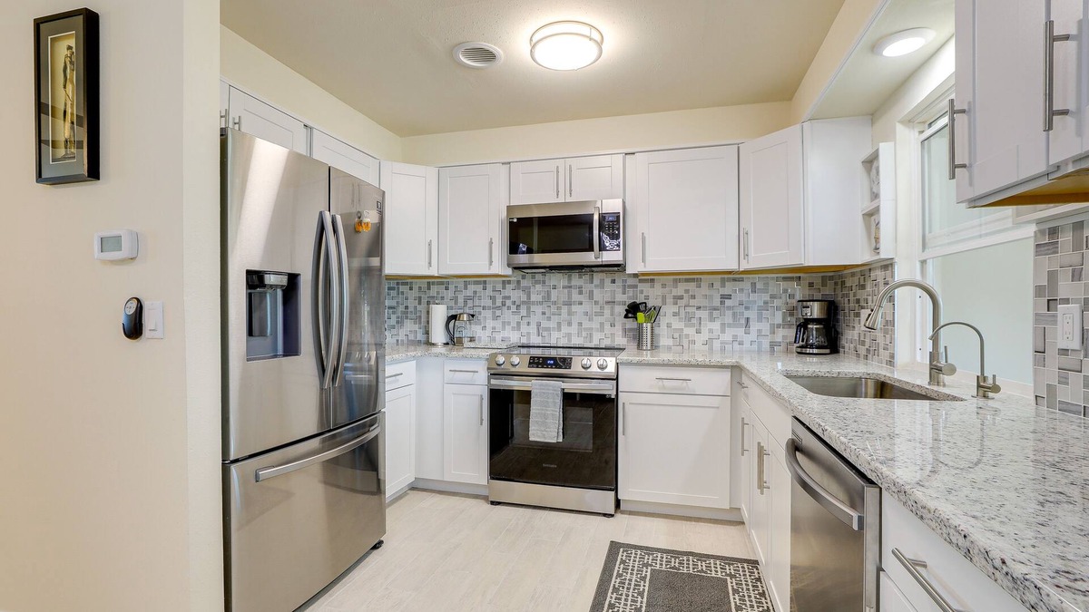 Oakland Hills Cottage | Centrally Located Home in Rotonda West w/Patio