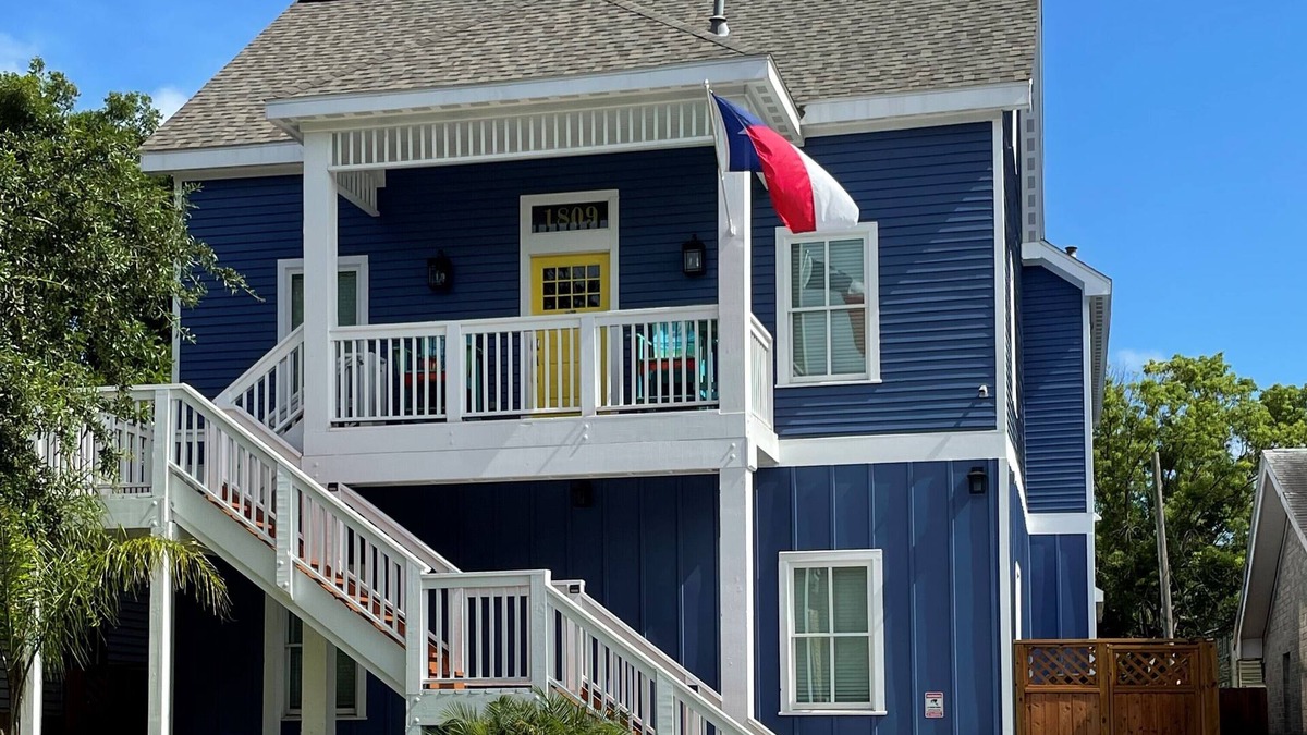 San Jacinto House | Centrally located historic home with so much to do you will never want to leave!