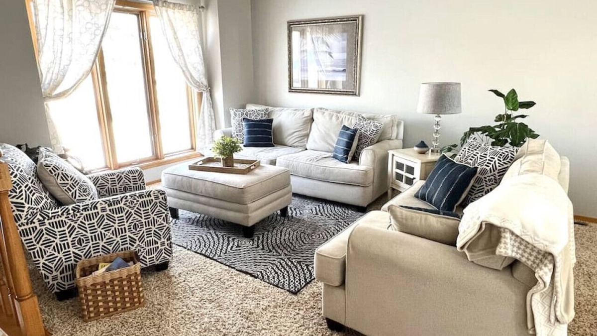 Fargo House | Centrally located home blocks from Bluemont lake