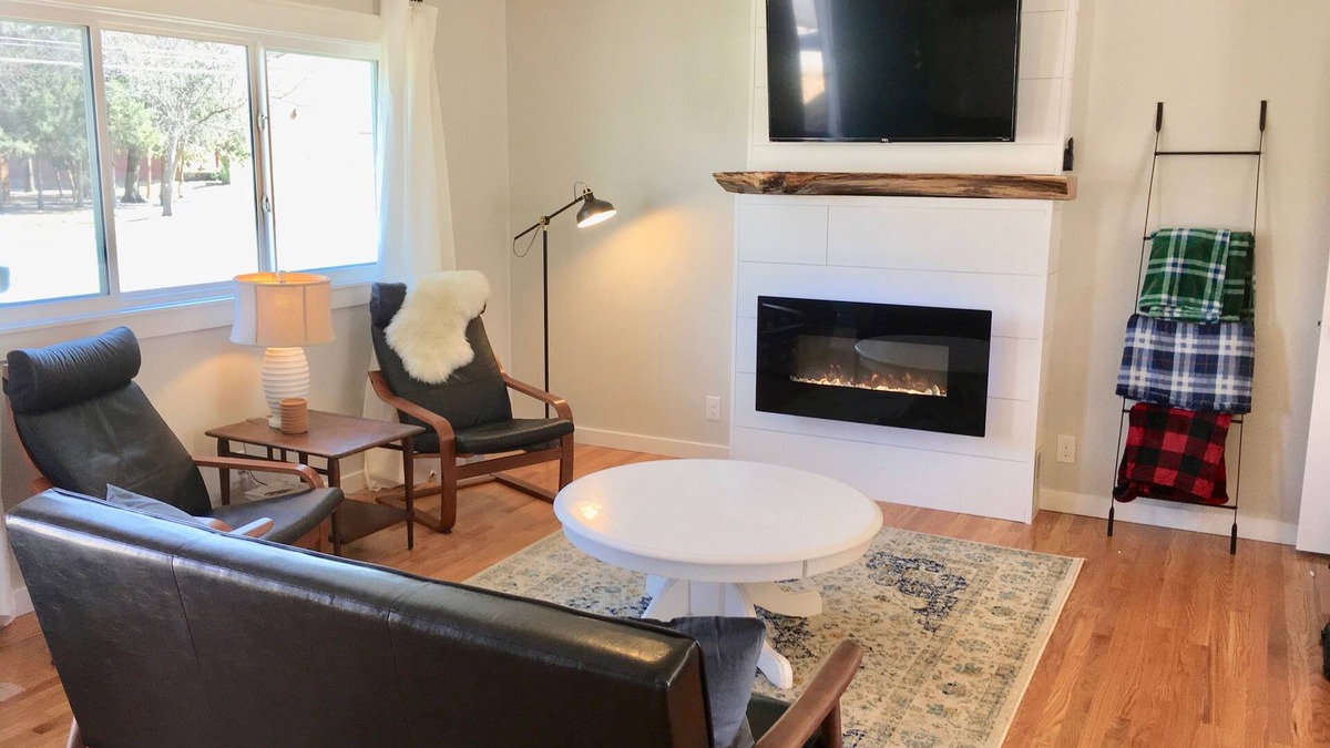Lincoln House | Centrally Located Home With Self Check-In