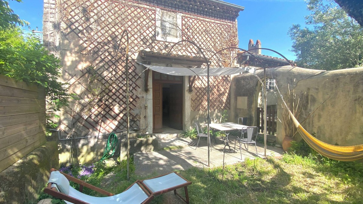 Dieulefit House | Centrally located house with garden