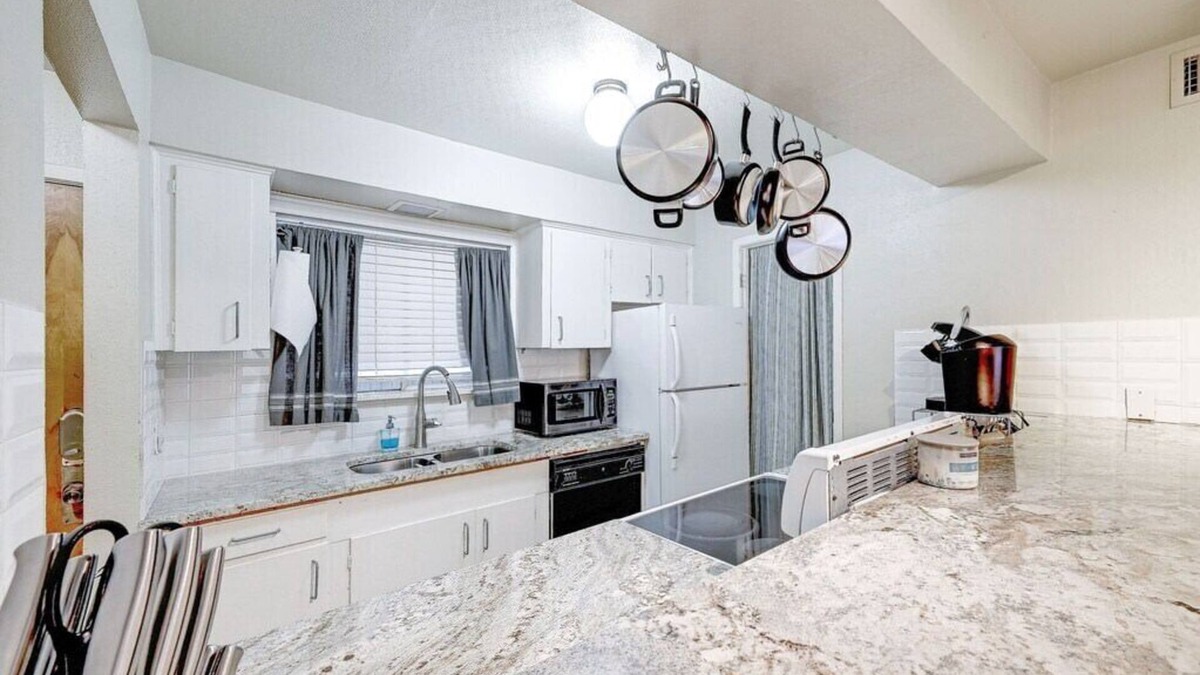 Tarrytown Condo | Centrally Located in Historic Tarrytown