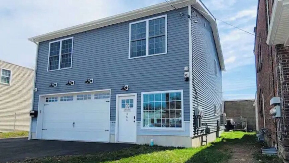 Newburgh Apartment | Centrally Located in the Heart ❤ of Newburgh