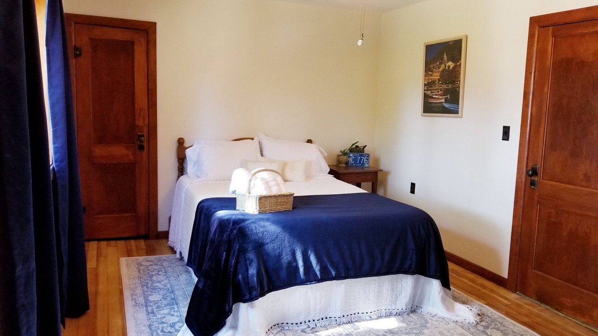 Monona House | Centrally located in the NE Iowa Driftless Area!