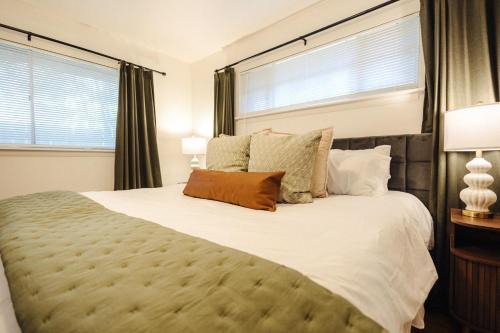 Memphis House | Centrally Located King Bed Midtown Memphis 2360