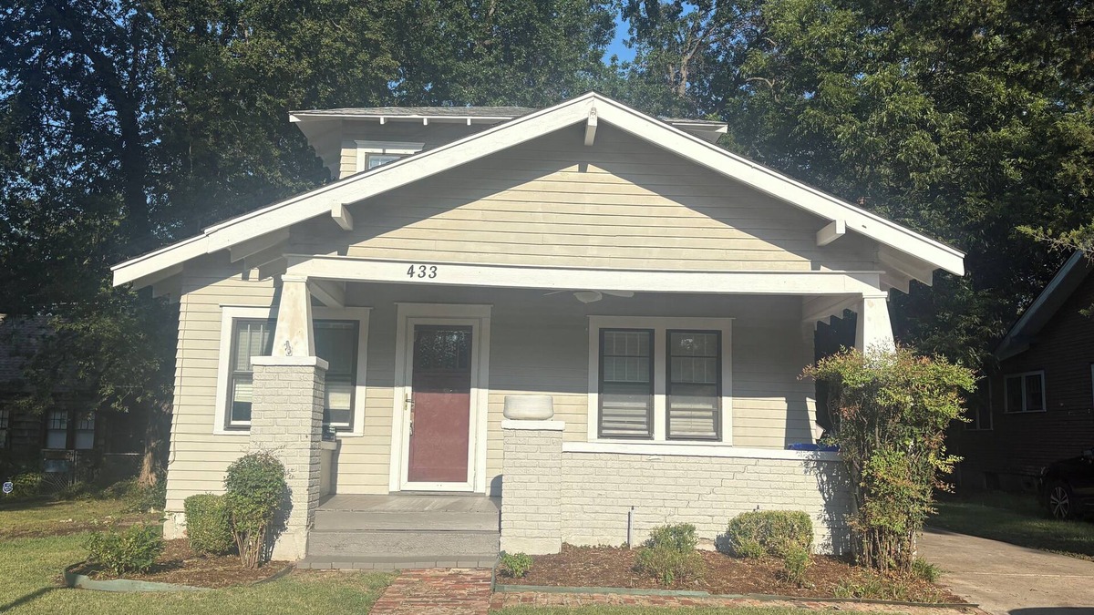 Norman House | Centrally Located Lahoma Bungalow