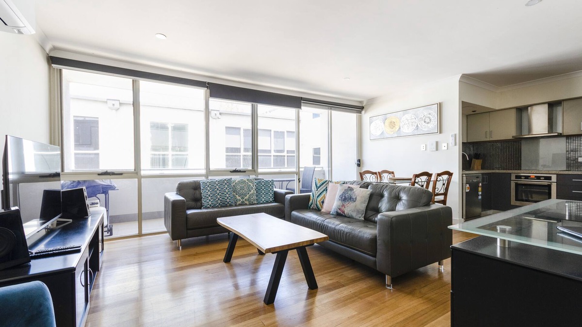 Fremantle Apartment | Centrally located modern 2 level apartment