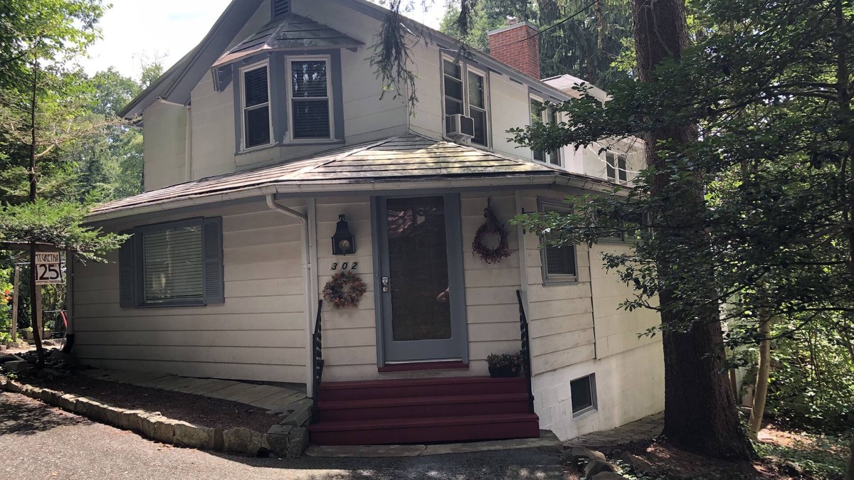 Timber Hills Cottage | Centrally located Mt Gretna cottage with 3 bedrooms and 2 full baths