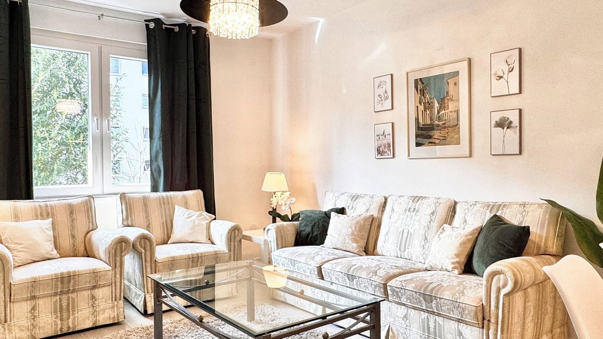 Suedviertel Condo | Centrally located near Essen main station and the University of Duisburg-Essen