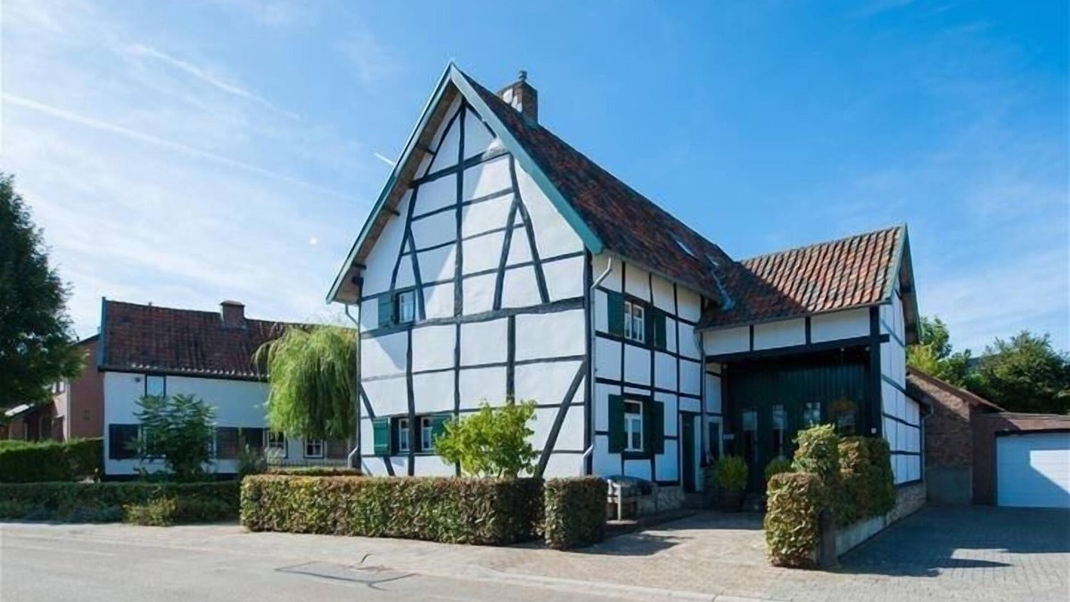 Reijmerstok Cottage | Centrally located half-timbered farmhouse in the South Limburg hills
