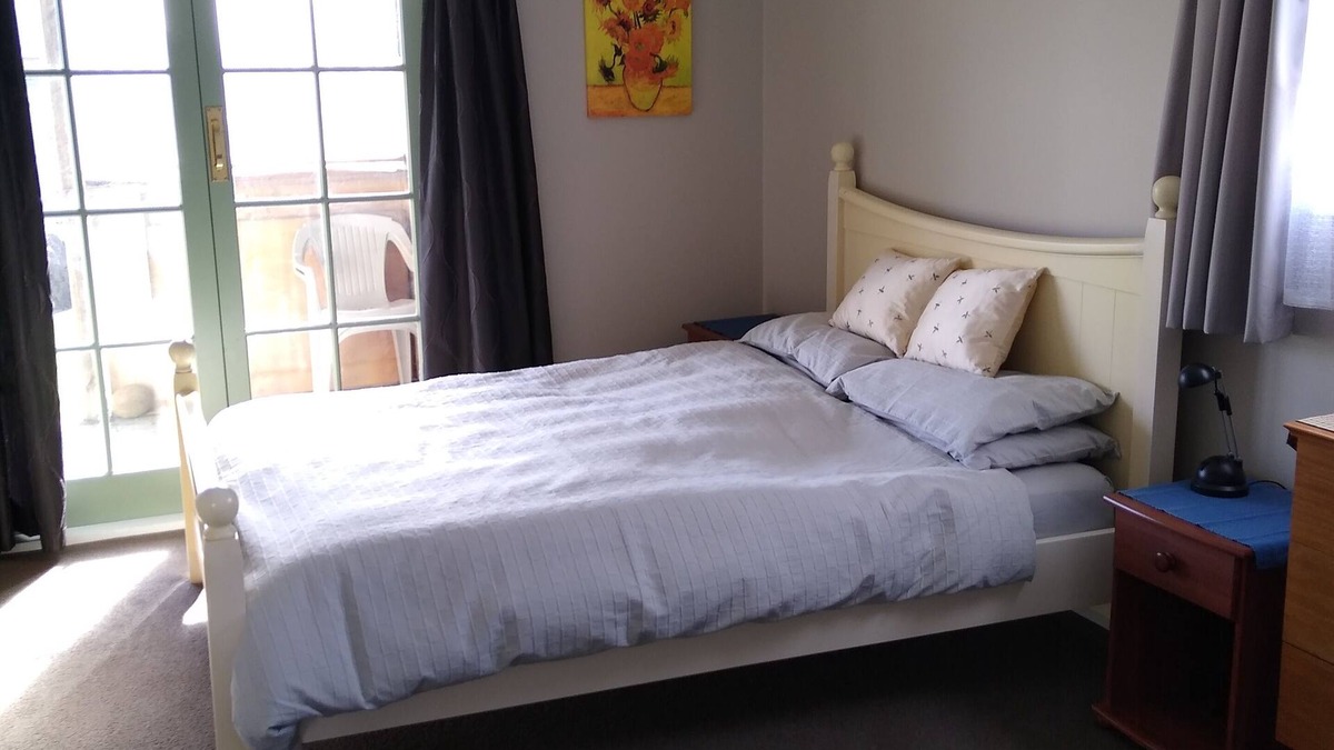 New Plymouth Cottage | Centrally located cottage in quiet location
