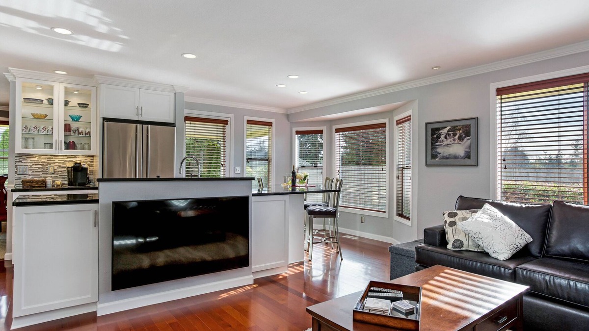 Oak Harbor House | Centrally Located Oak Harbor Home