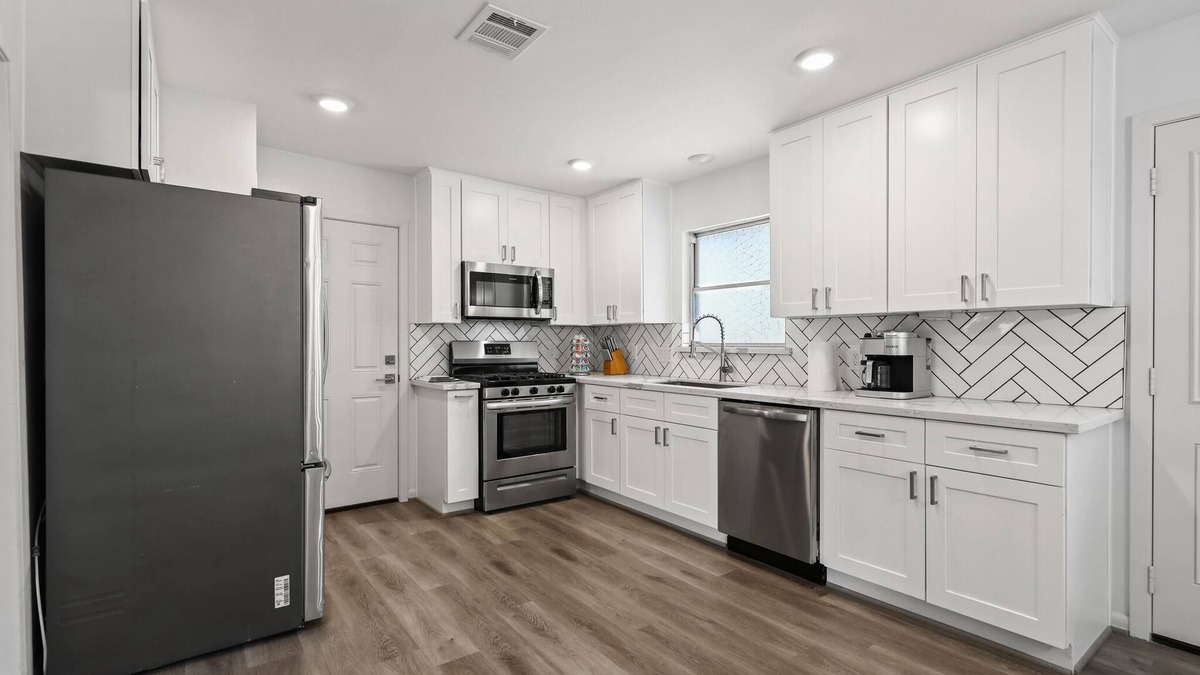 Spring Branch West House | Centrally located remodeled home close to downtown and airport!