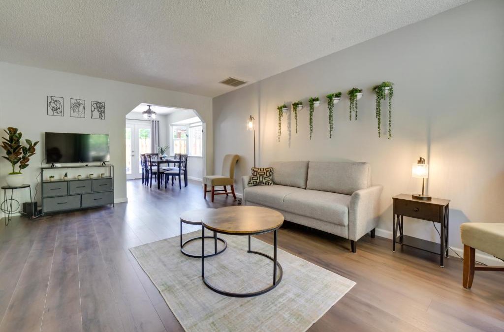 Mira Loma House | Centrally Located Reno Retreat with Patio and Yard