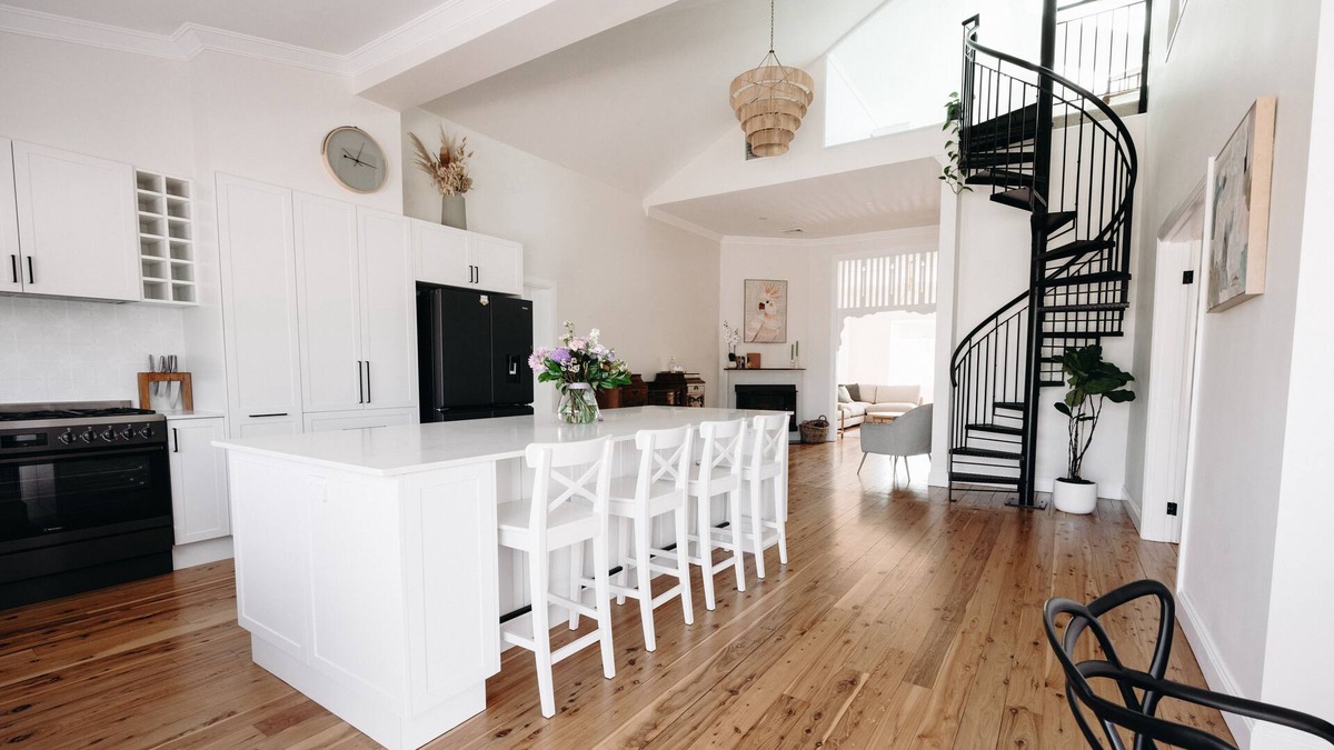 Parkes Cottage | Centrally Located Spacious & Luxurious Cottage