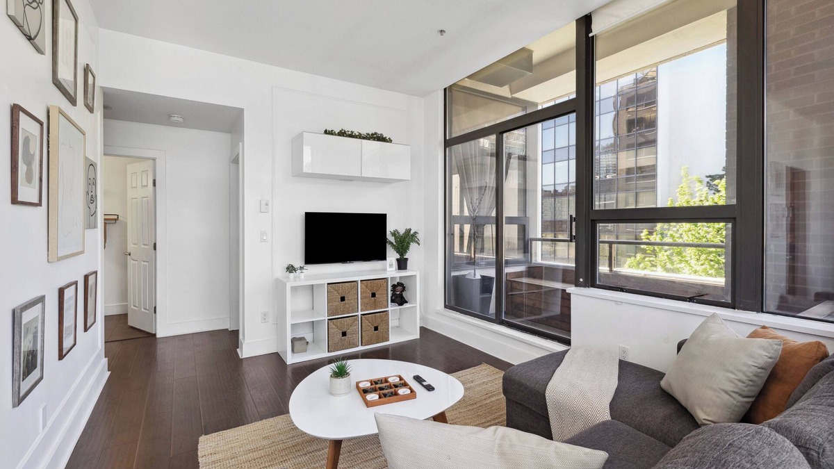 Downtown Vancouver Apartment | Centrally located stylish apartment in Downtown Vancouver!