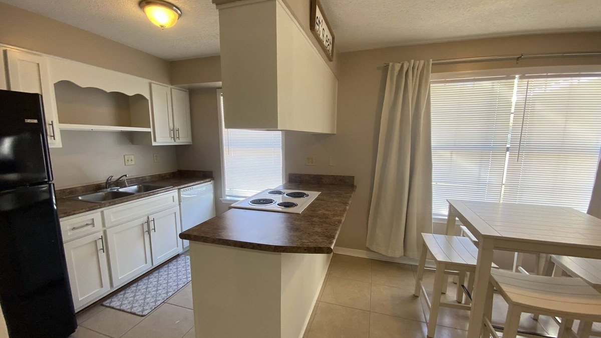 Crestview House | Centrally Located to bases and beaches/ 3 Bedroom