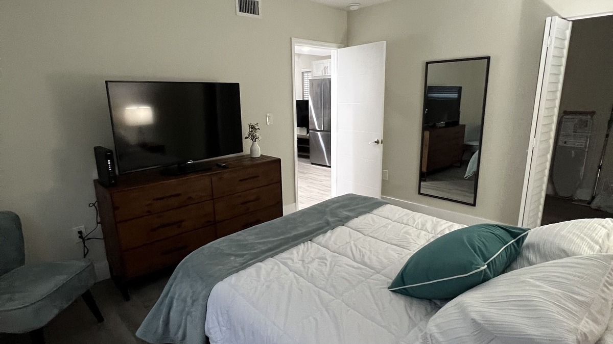 Douglas Apartment | Centrally located in Coral Gables. Walk to shops and restaurants