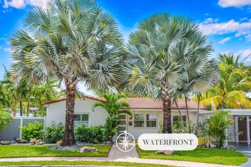 South New River Isles House | Centrally located Heated Pool Riverside View Access Citrus Key H0MES