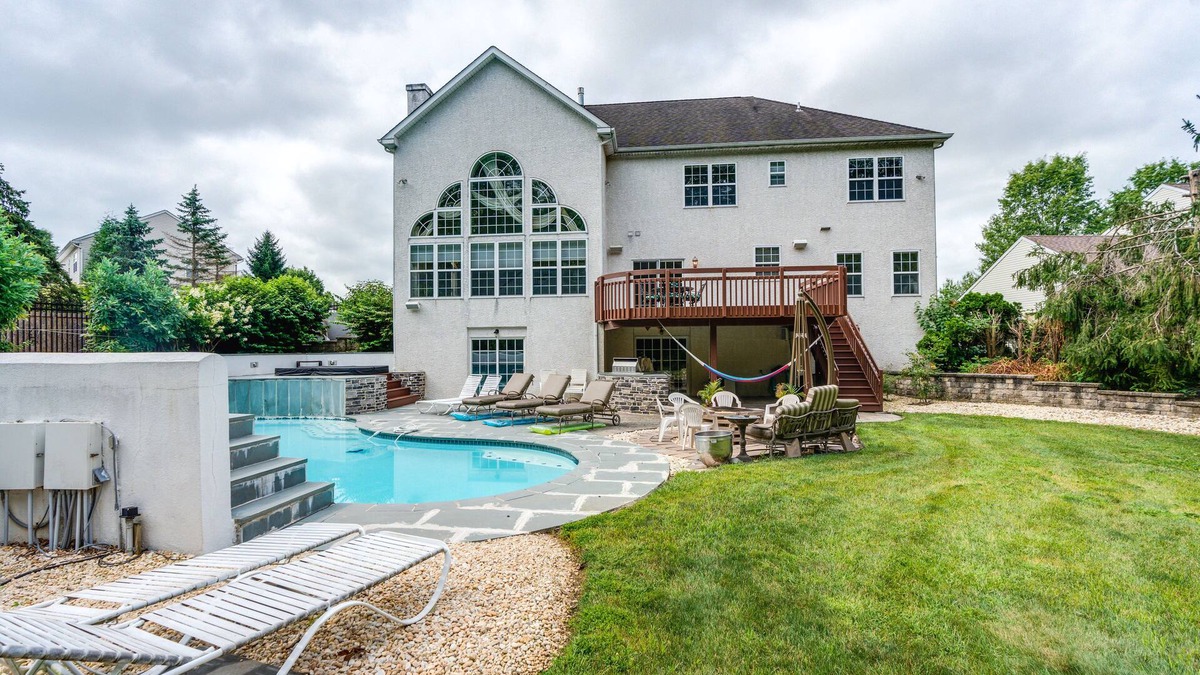 Mainland House | Centrally Located Family Home w/Pool